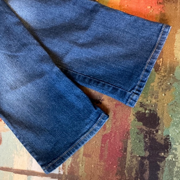 TOMMY HILFIGER - Boy’s Distressed Jeans - Picture 4 of 10